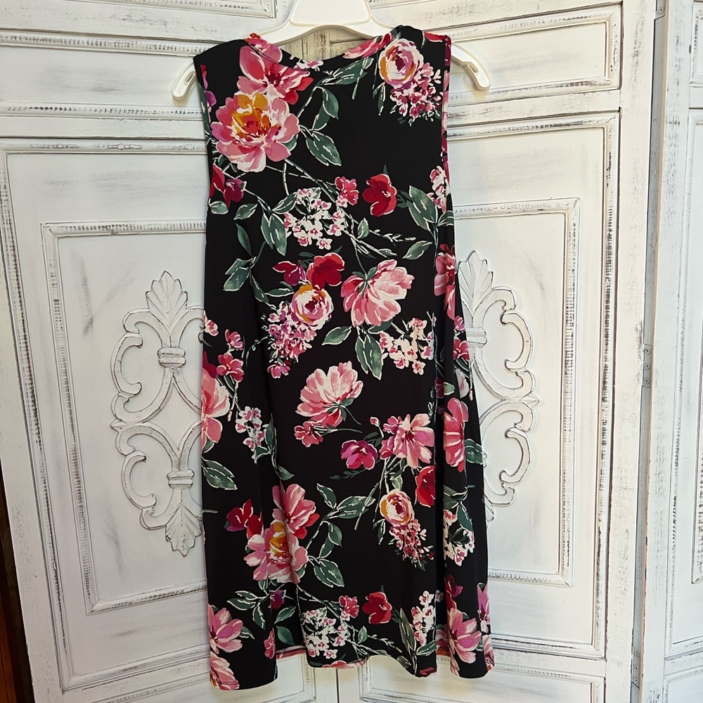 Black Floral Sleeveless Dress - Picture 2 of 6